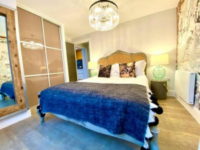 Elegant Apartment - 1 Minute walk to Poole Quay - Great Location - Free Parking - Fast WiFi - Smart TV - Newly decorated - sleeps up to 2! Close to Poole & Bournemouth & Sandbanks